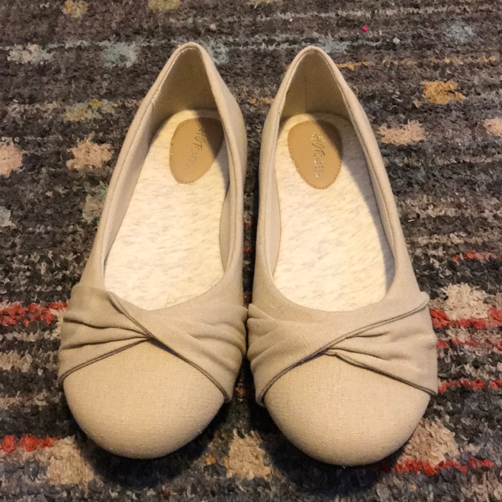 Flats - Picture 2 of 5